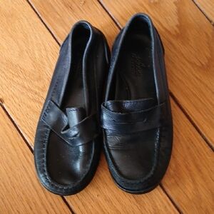 NWOT Boy's Black Leather Loafers/Moccasins